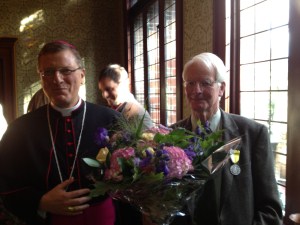 samen met de heer R. Everard na de uitrieking van de Bavopenning