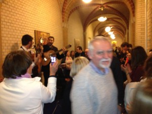 feest in Redemptoris Mater met een diaken-gitarist