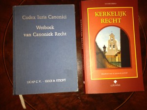 kerkelijk wetboek en 'Kerkelijk recht. Handboek voor de pastorale praktijk'