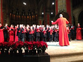 Fons Ziekman dirigeert St. John's choir en Bavocantorij