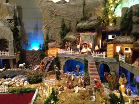 Gedeelte van de kerststal in de kerk in Uithoorn
