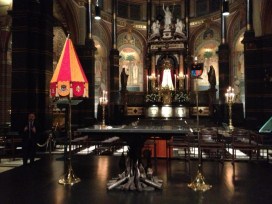 In de Sint Nicolaasbasiliek was het jongerenprogramma van de Stille Omgang