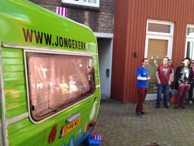 De nieuwe caravan met website-adres wordt gepresenteerd