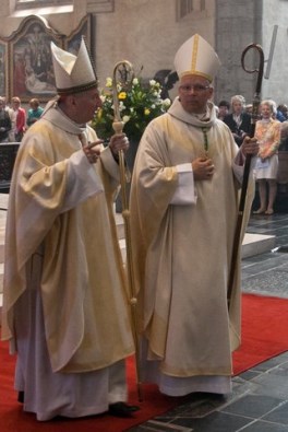 De nieuwe Aartsbisschop met kardinaal Pietro Parolin