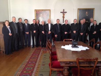 groepsfoto met geheel links secretaris-generaal mw. mr. S. Daalmans