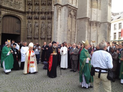 Na de Eucharistieviering in de kathedraal