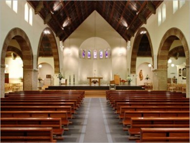 interieur van de St. Willibrorduskerk (foto op de website van de parochie) interieur van de St. Willibrorduskerk (foto op de website van de parochie)