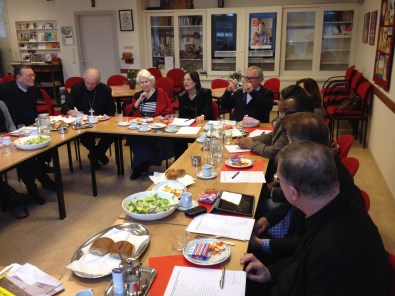 gesprek en lunch met vluchtelingenorganisaties