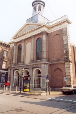 De Sint Josephkerk in Haarlem, vlakbij het centraal station