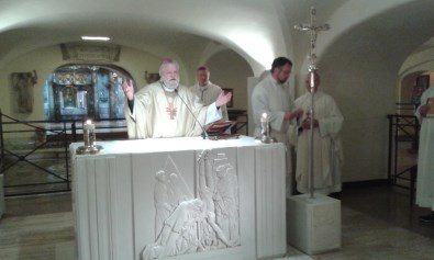 De Mis bij het graf van Petrus (1) en de St. Bavokerk bij de avondwake (2)