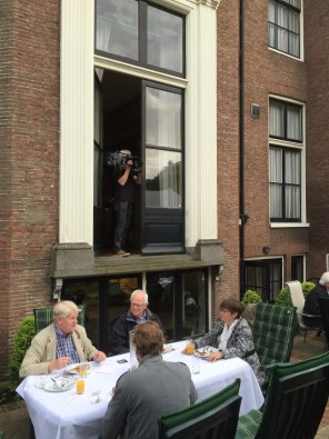 geloofsgesprek met shots van de BBQ