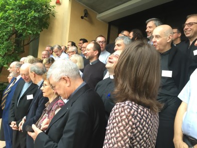 Kardinaal Coccopalemerio (midden vooraan) bij een congres over kerkelijke recht
