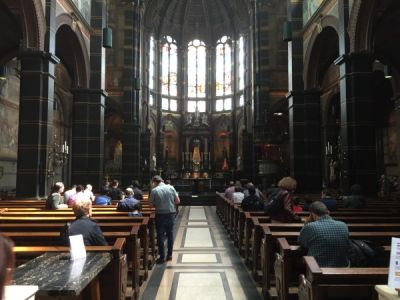 Gebed in de Sint Nicolaasbasiliek