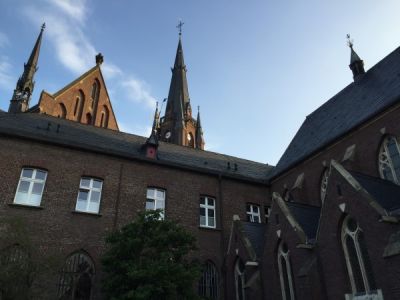 kerktorens in Kevelaar (vanachter het Priesterhaus)