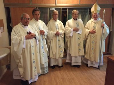 de concelebrerende priesters