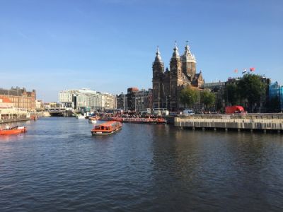 Maltezer-orde-leden wachtend op de rondvaartboot