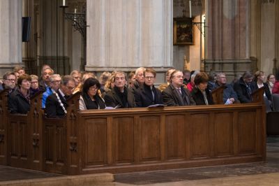 Burgemeester Rombouts en Staatssecretaris Dekker op de eerste rij