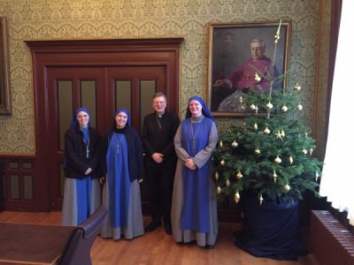 Nieuwe oversten blauwe zusters op bezoek