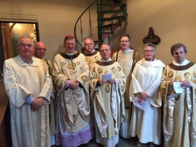 Met de priesters, diakens en pastoraal werkers voor de Mis