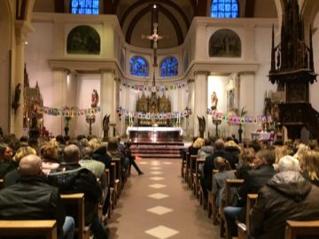 De St. Vincentiuskerk, voor de viering van het vormsel