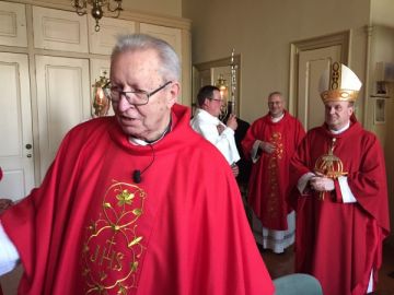 Mgr. P. Vismans, rector van de basiliek, H. Egging en mgr. J. van den Hende