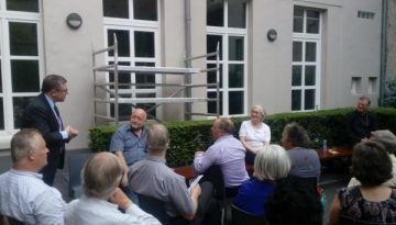 Mr. Frank Judo spreekt aan het eind van de avond