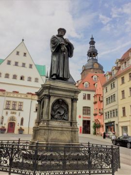 Luther-standbeeld in Eisleben