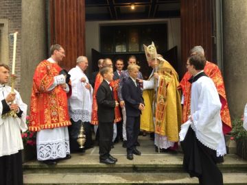 Sint Agnes Kerk: Heilig Vormsel in de buitengewone vorm