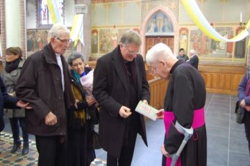 overhandiging van het boek van Wim Peeters