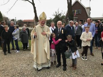 Theo Kors met vrouw en enkele kleinkinderen