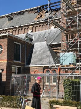 Een kijkje bij de zwaar beschadigde Corneliuskerk 