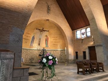 De St. Agathakerk in Zandvoort met de fraaie absis