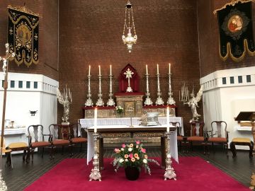 De huidige Boskantkapel met altaar uit de gebombardeerde Boskantkerk