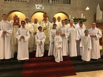 Koperen jubileum van drie priesters gevierd in Nieuw Vennep