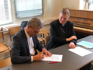 Ondertekening van de overeenkomst