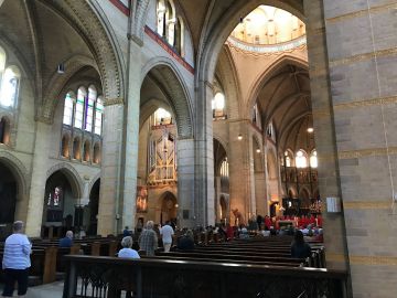 Leden kathedrale koor feestelijk geïnstalleerd