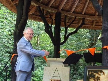 De burgemeester opent het festival