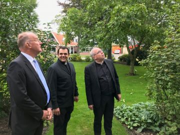 rondleiding rond de kerk van Nibbixwoud