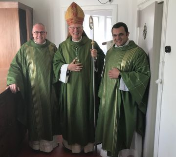 met pastoor Nico Knol en kapelaan Álvaro Rodriguez Luque