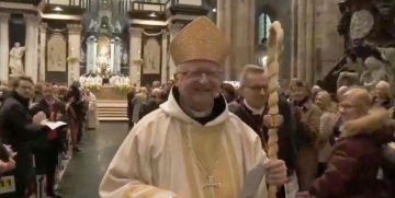 de nieuwe bisschop, mgr. Lode van Hecke