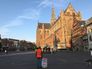 Op Corona-afstand, voor de kinderen in de kampen