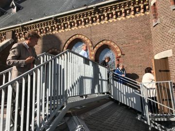 REA op kerkenpad in de kathedraal