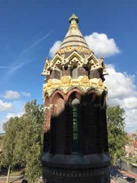 REA op kerkenpad in de kathedraal