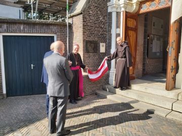 Gedenkplaat Martelaren van Alkmaar onthuld