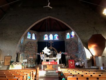 de kerk in Ursem aangekleed voor het vormsel