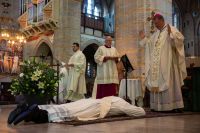 MIkel Palic eerder deze maand als diaken (achter de ambo) bij een priesterwijding