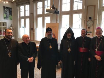 ontmoeting met onder meer Armeense kerkleiders rond Gregorius van Narek