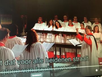 screenshot van een opname van de TV Mis van de KRO uit de Nicolaasbasiliek