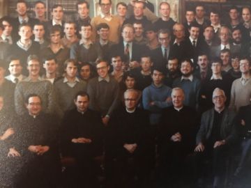 Pater van der Meer (midden) met staf en seminaristen als rector van Rolduc