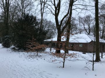 bedevaartspark in de sneeuw